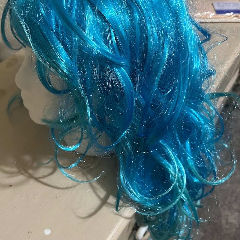 Blue wig - Picture 4 of 4